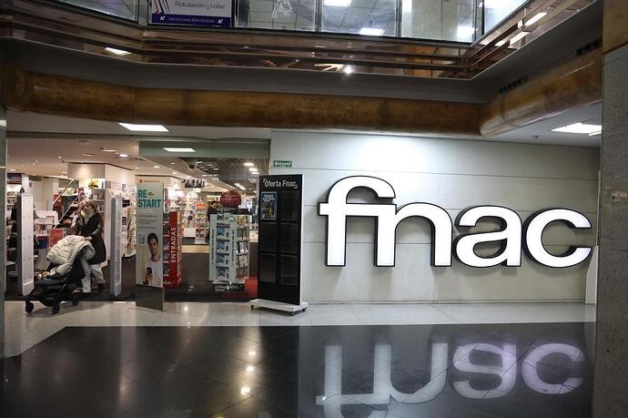 Una imagen de la entrada interior de Fnac Alicante, este jueves