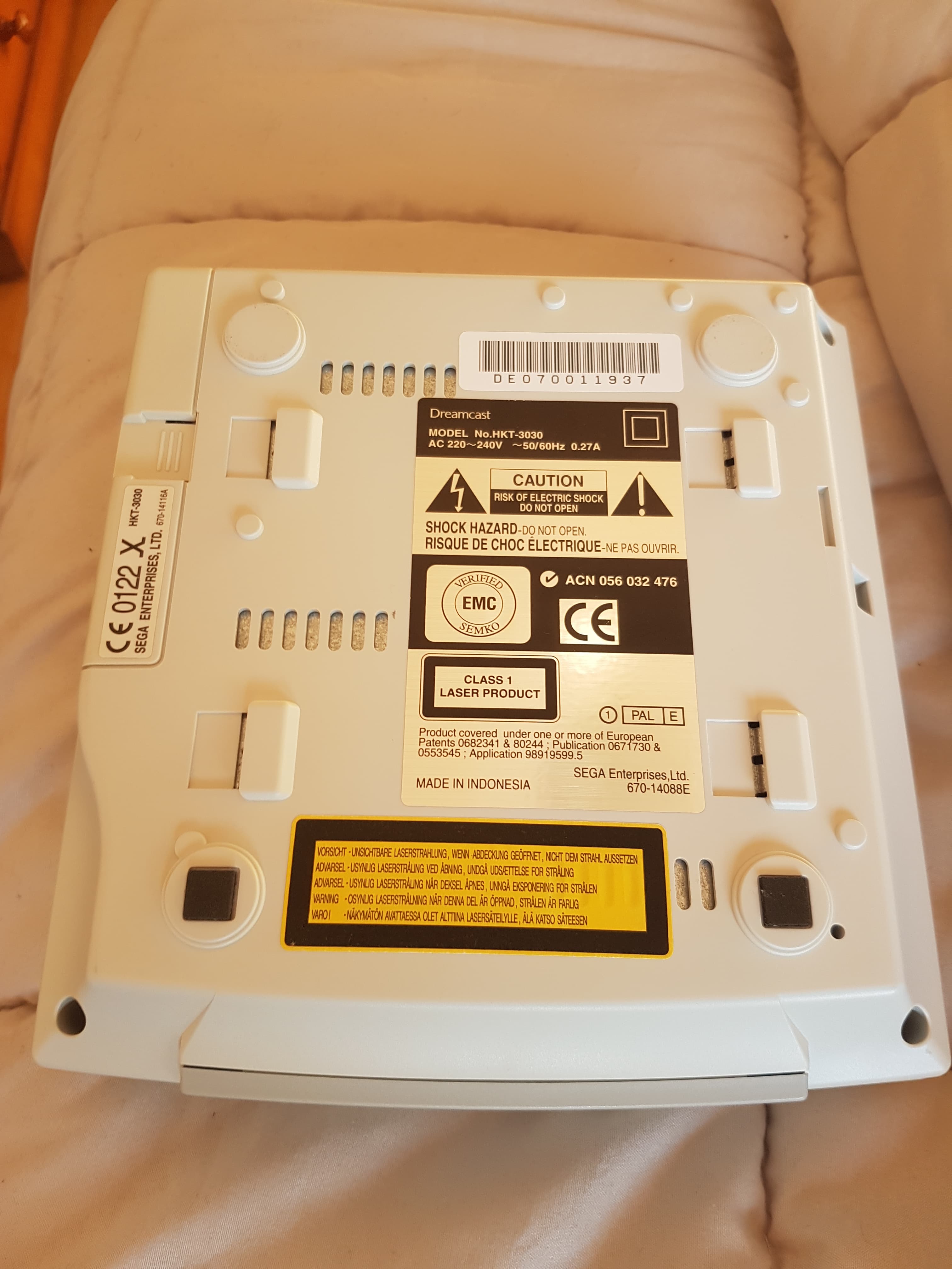 Console Sega Dreamcast HKT-3030 PAL – Fonctionne Parfaitement – Jaunie Mais En Bon état